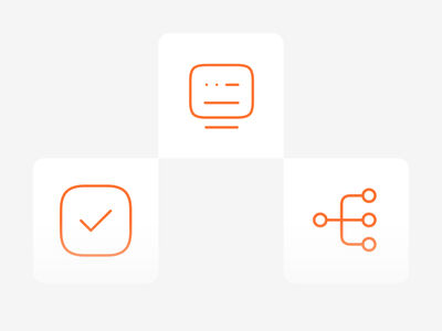 Drie iconen in oranje: een checkbox, een tekstballon en een netwerkstructuur op een lichte achtergrond.